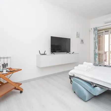 Apartment Sunny Apartment- Marco Celio Rufo - Metro A Rom